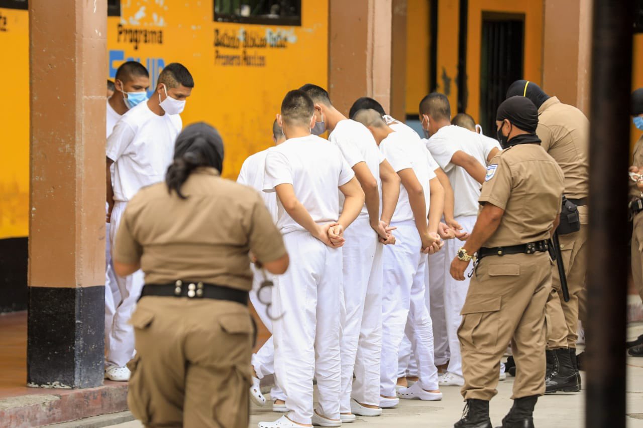 Gobierno inicia traslado de reos del penal de Sonsonate hacia otros reclusorios gobierno-inicia-traslado-de-reos-del-penal-de-sonsonate-hacia-otros-reclusorios
